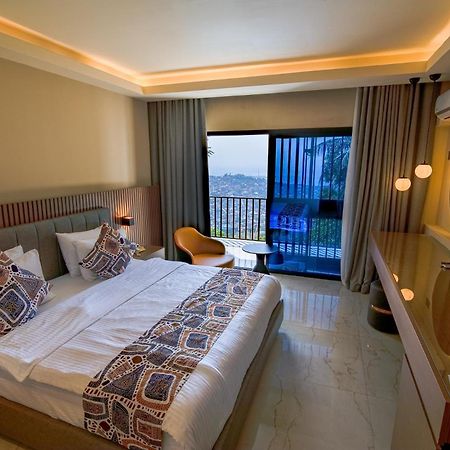 The Country Lodge Hotel Freetown Dış mekan fotoğraf
