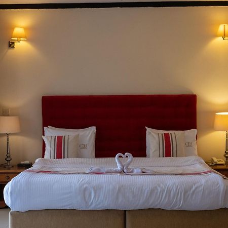 The Country Lodge Hotel Freetown Dış mekan fotoğraf
