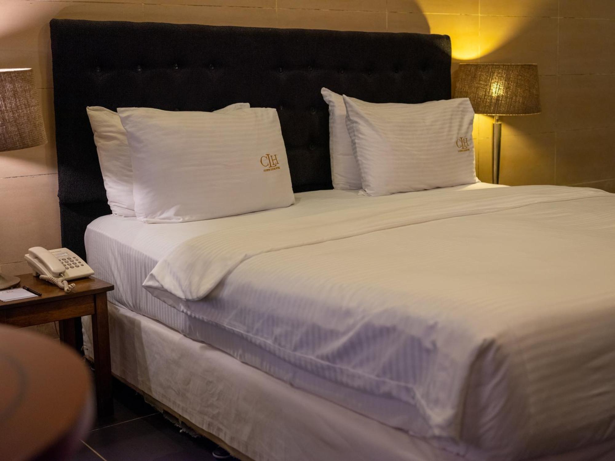 The Country Lodge Hotel Freetown Dış mekan fotoğraf
