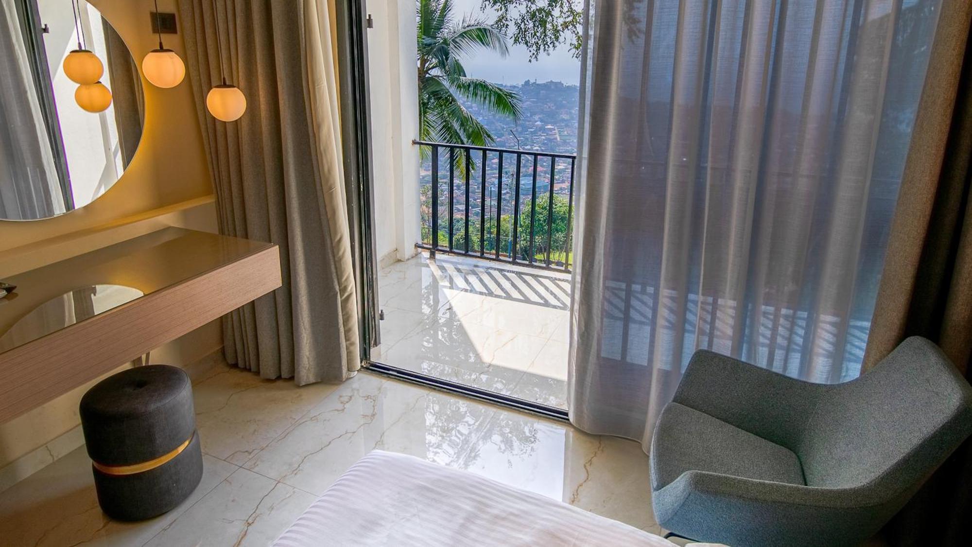 The Country Lodge Hotel Freetown Dış mekan fotoğraf