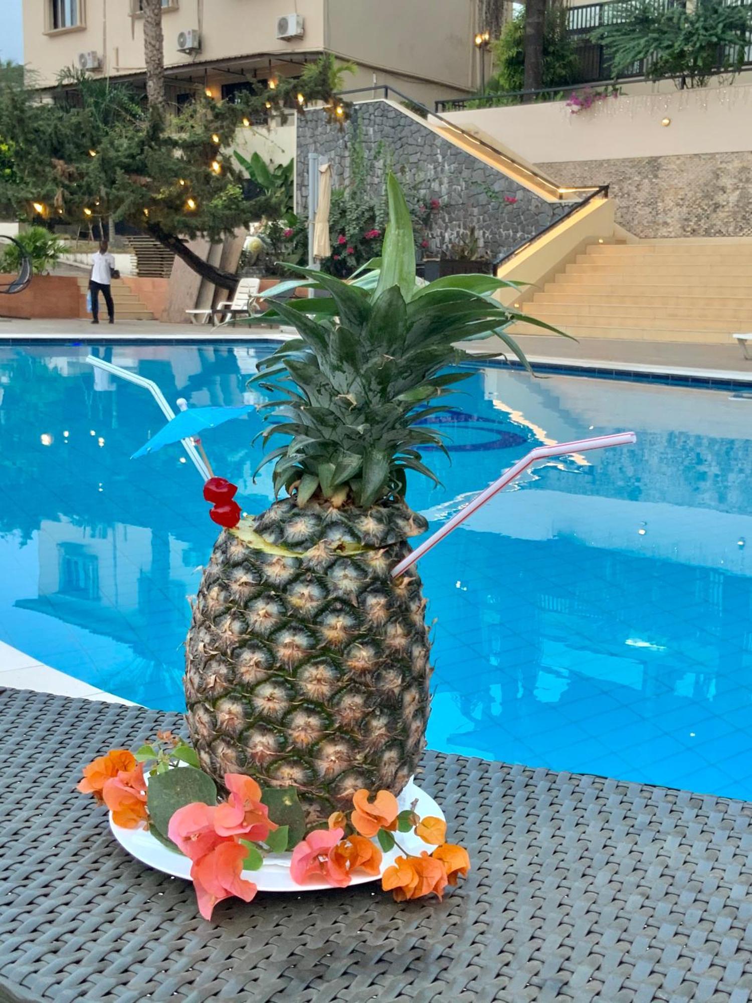 The Country Lodge Hotel Freetown Dış mekan fotoğraf