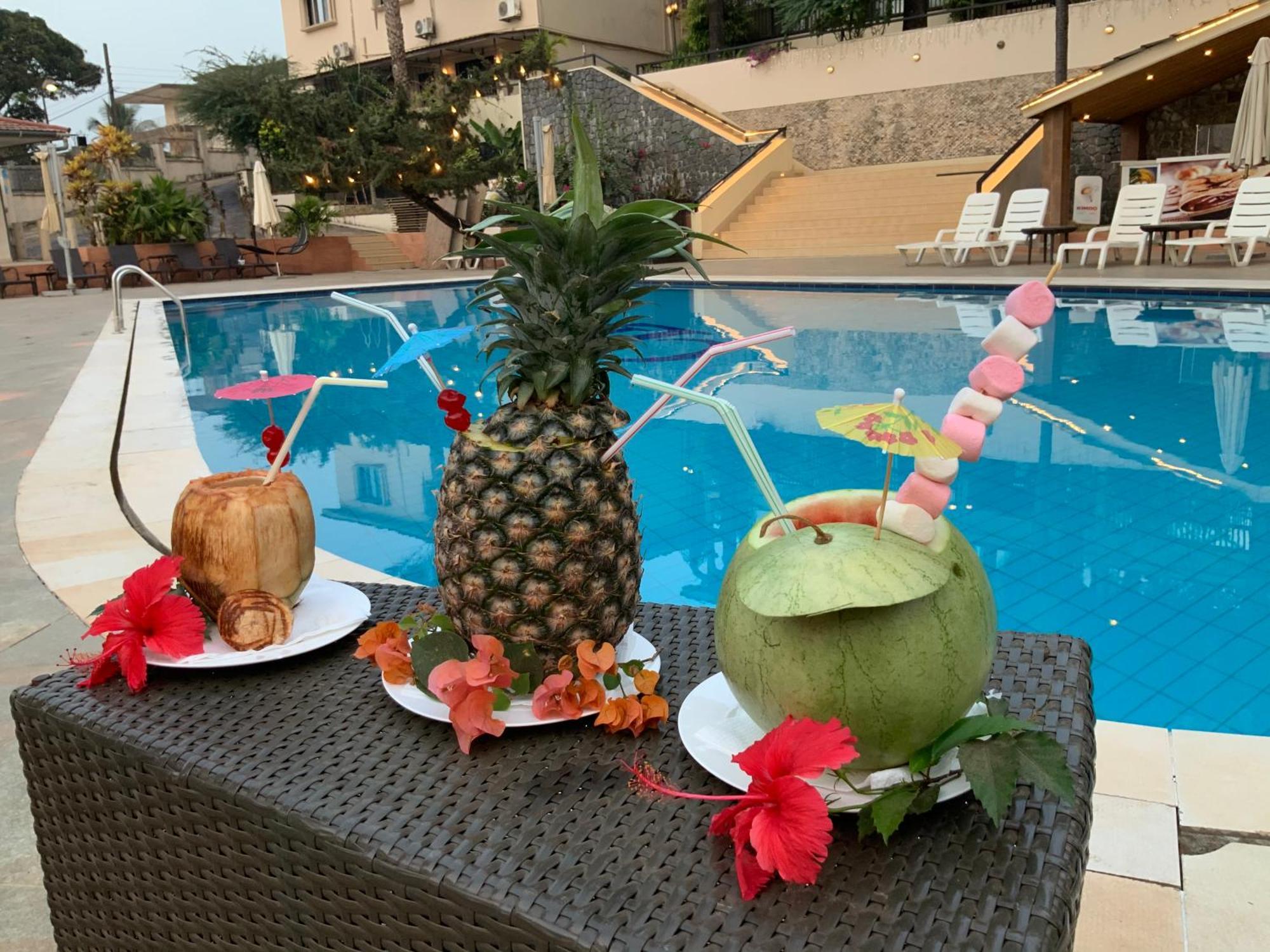 The Country Lodge Hotel Freetown Dış mekan fotoğraf