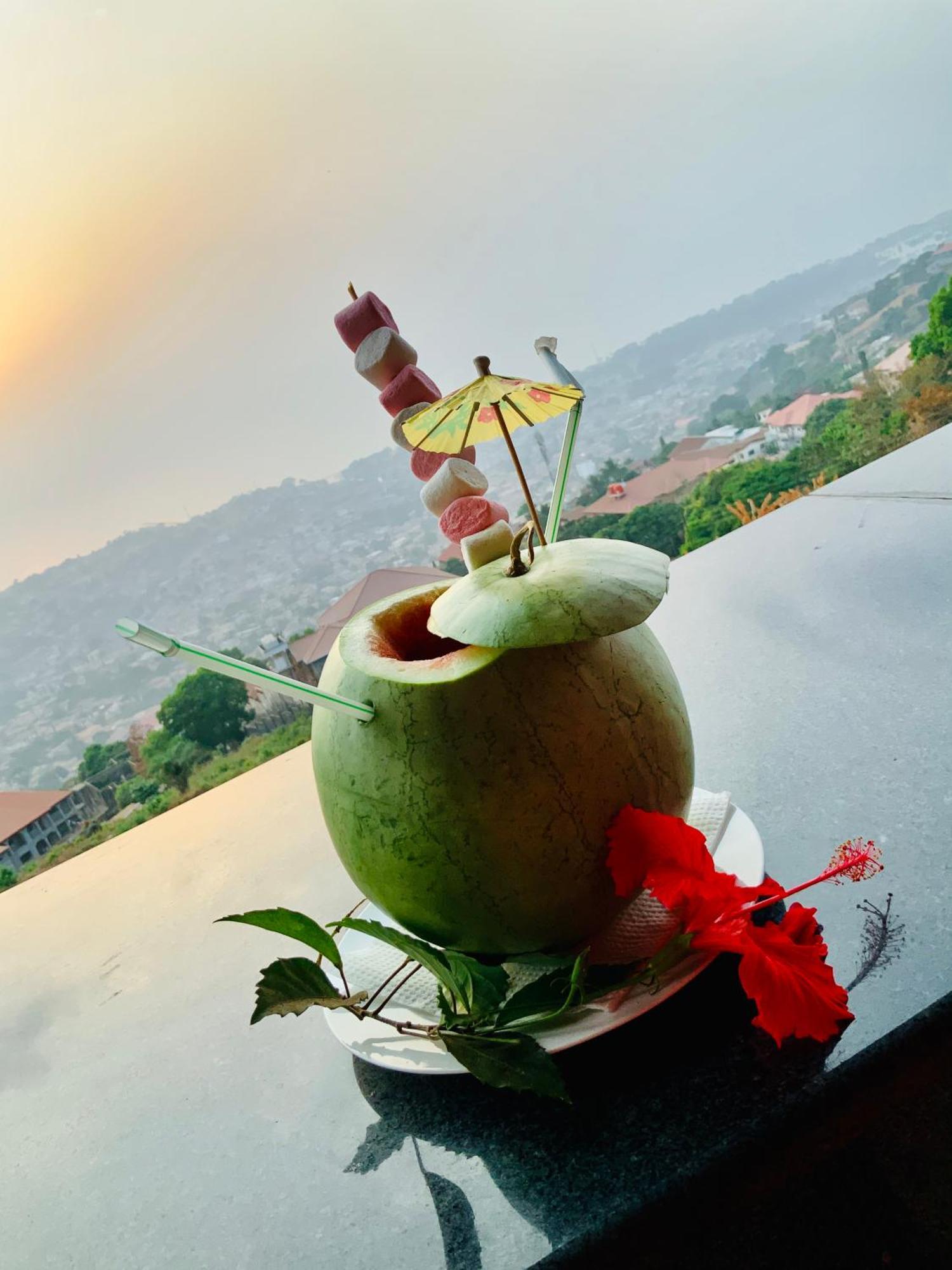 The Country Lodge Hotel Freetown Dış mekan fotoğraf