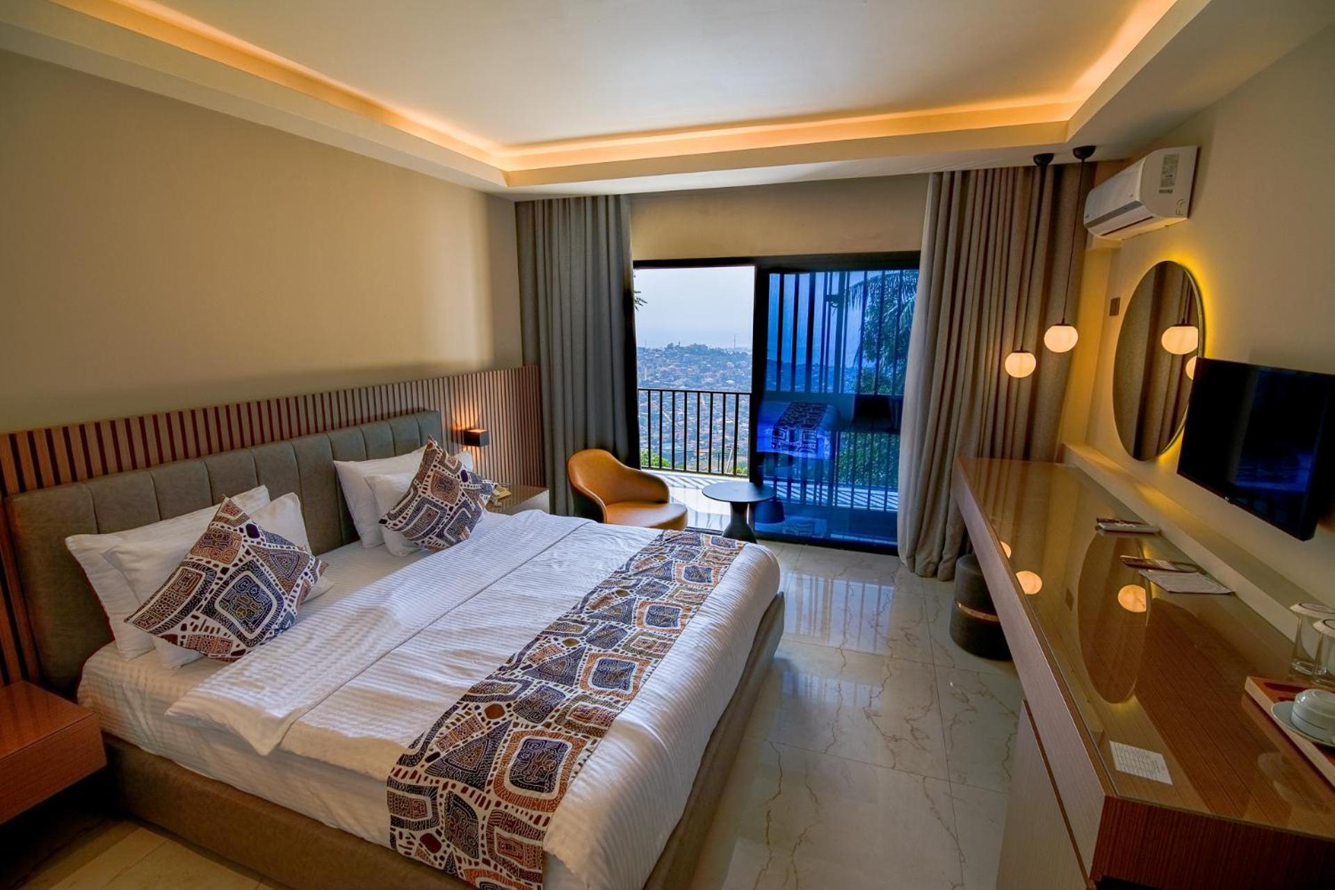 The Country Lodge Hotel Freetown Dış mekan fotoğraf