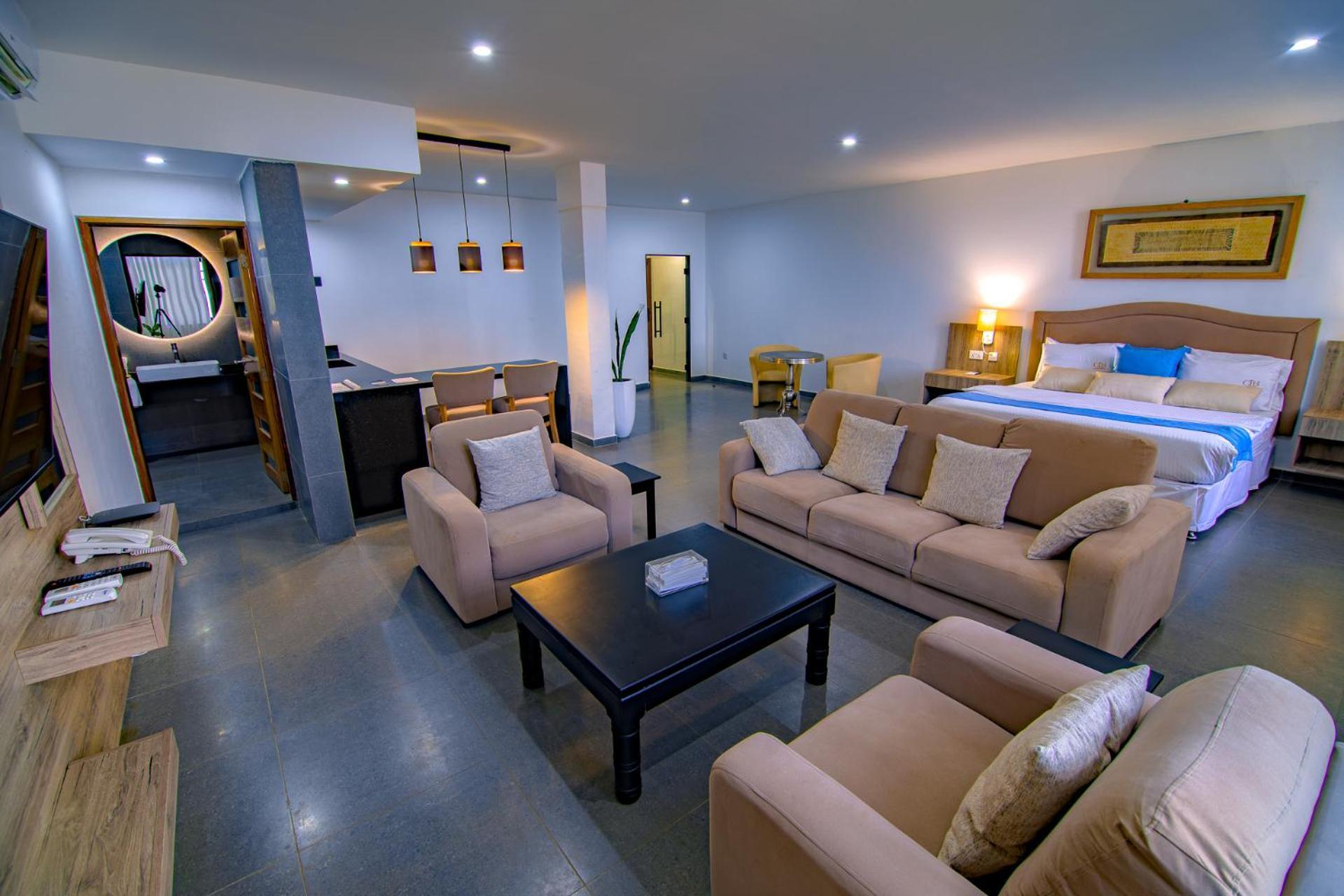 The Country Lodge Hotel Freetown Dış mekan fotoğraf