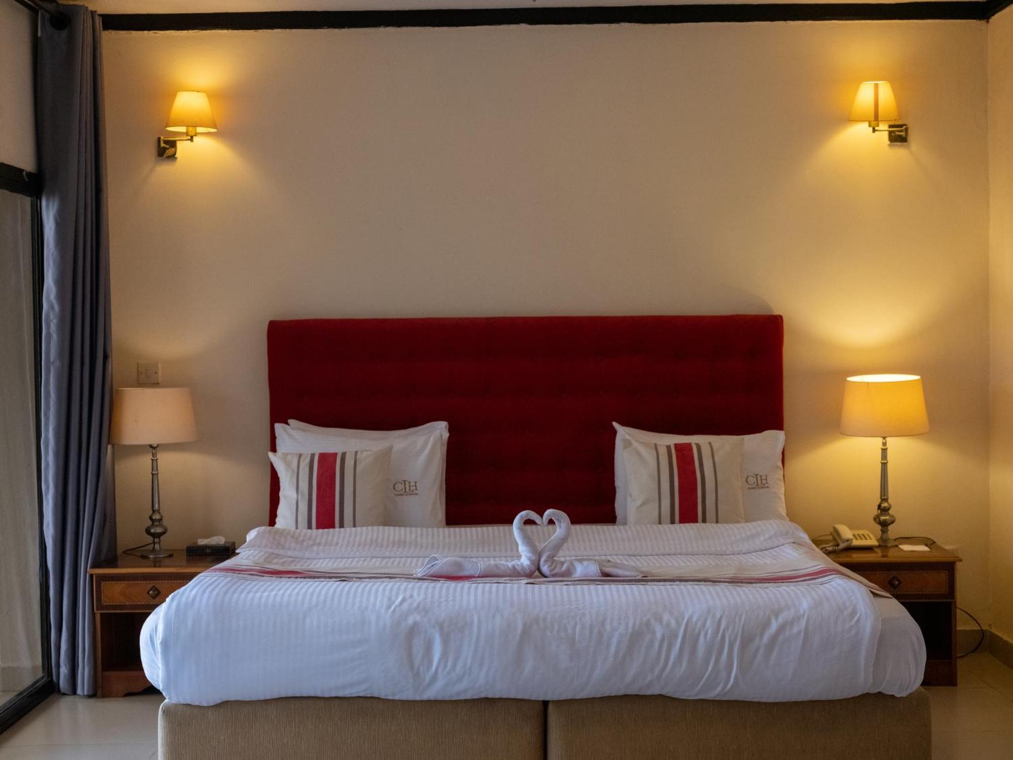 The Country Lodge Hotel Freetown Dış mekan fotoğraf