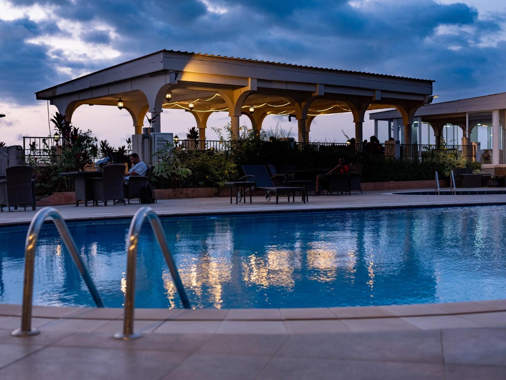 The Country Lodge Hotel Freetown Dış mekan fotoğraf