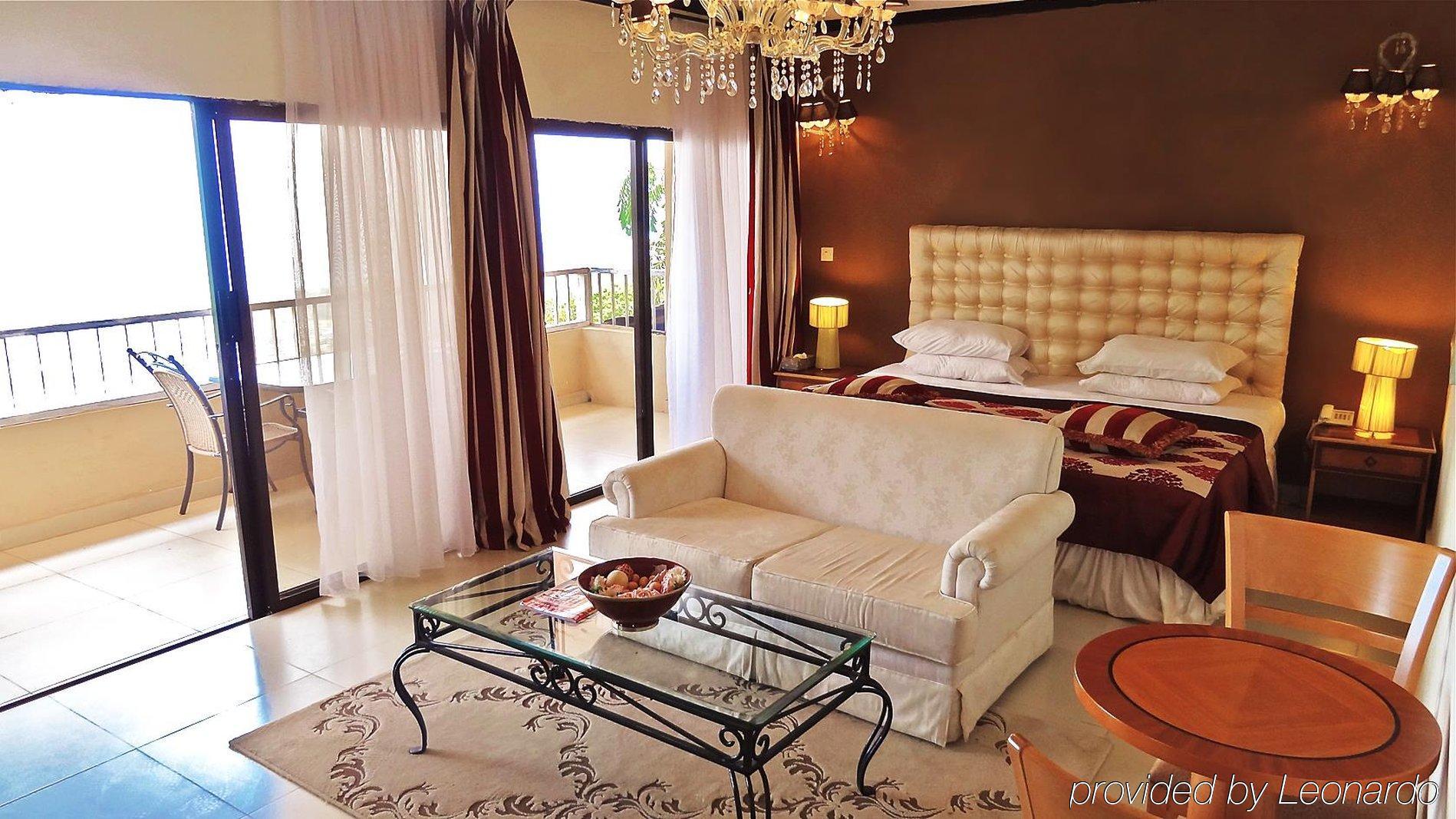 The Country Lodge Hotel Freetown Dış mekan fotoğraf