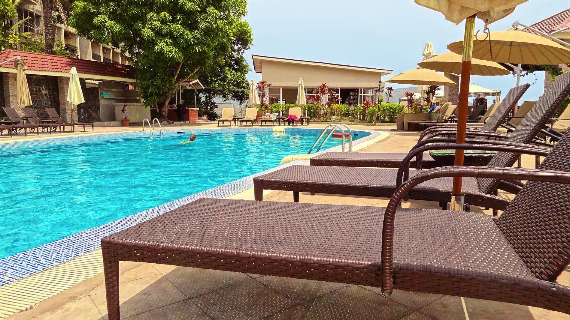 The Country Lodge Hotel Freetown Dış mekan fotoğraf