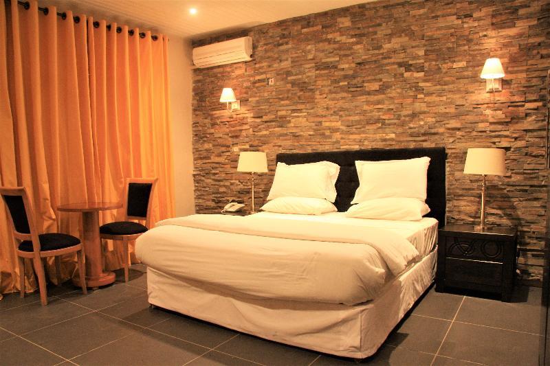 The Country Lodge Hotel Freetown Dış mekan fotoğraf