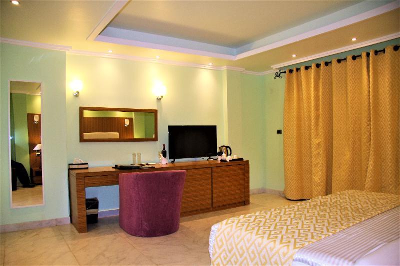 The Country Lodge Hotel Freetown Dış mekan fotoğraf