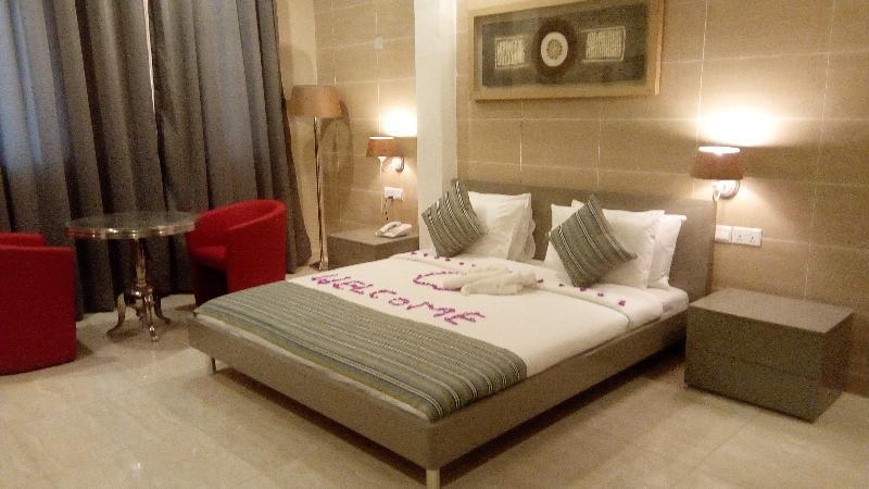 The Country Lodge Hotel Freetown Dış mekan fotoğraf