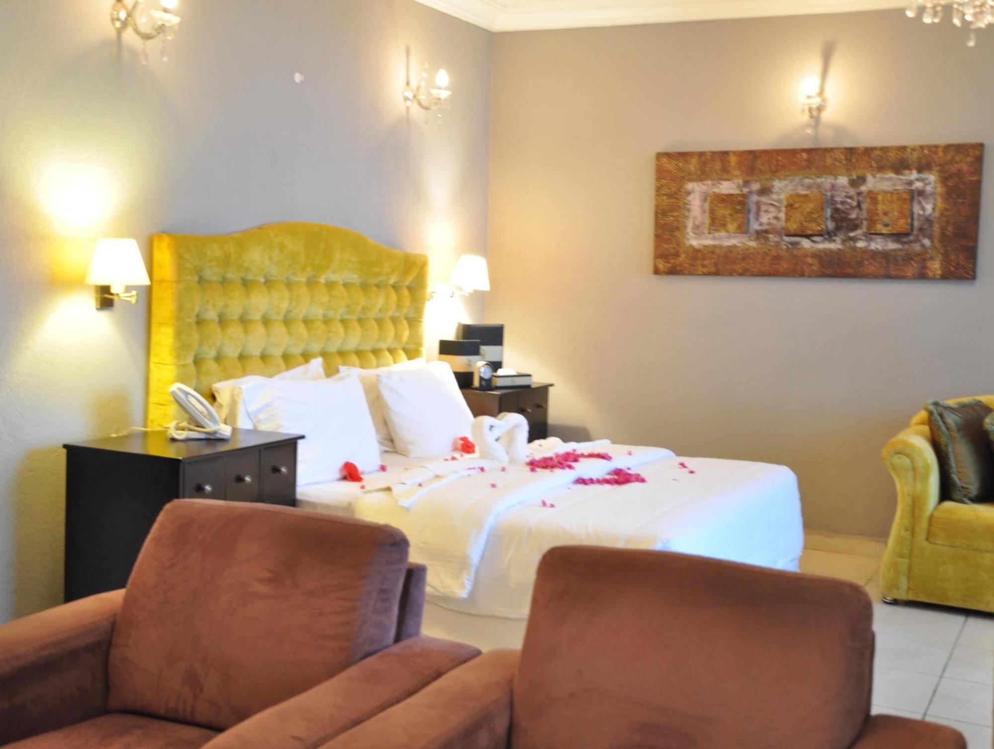 The Country Lodge Hotel Freetown Dış mekan fotoğraf