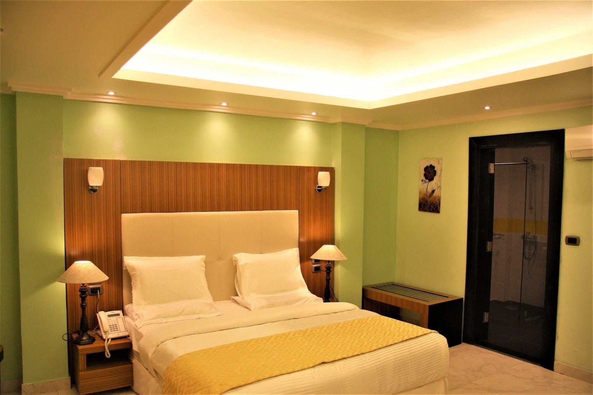 The Country Lodge Hotel Freetown Dış mekan fotoğraf