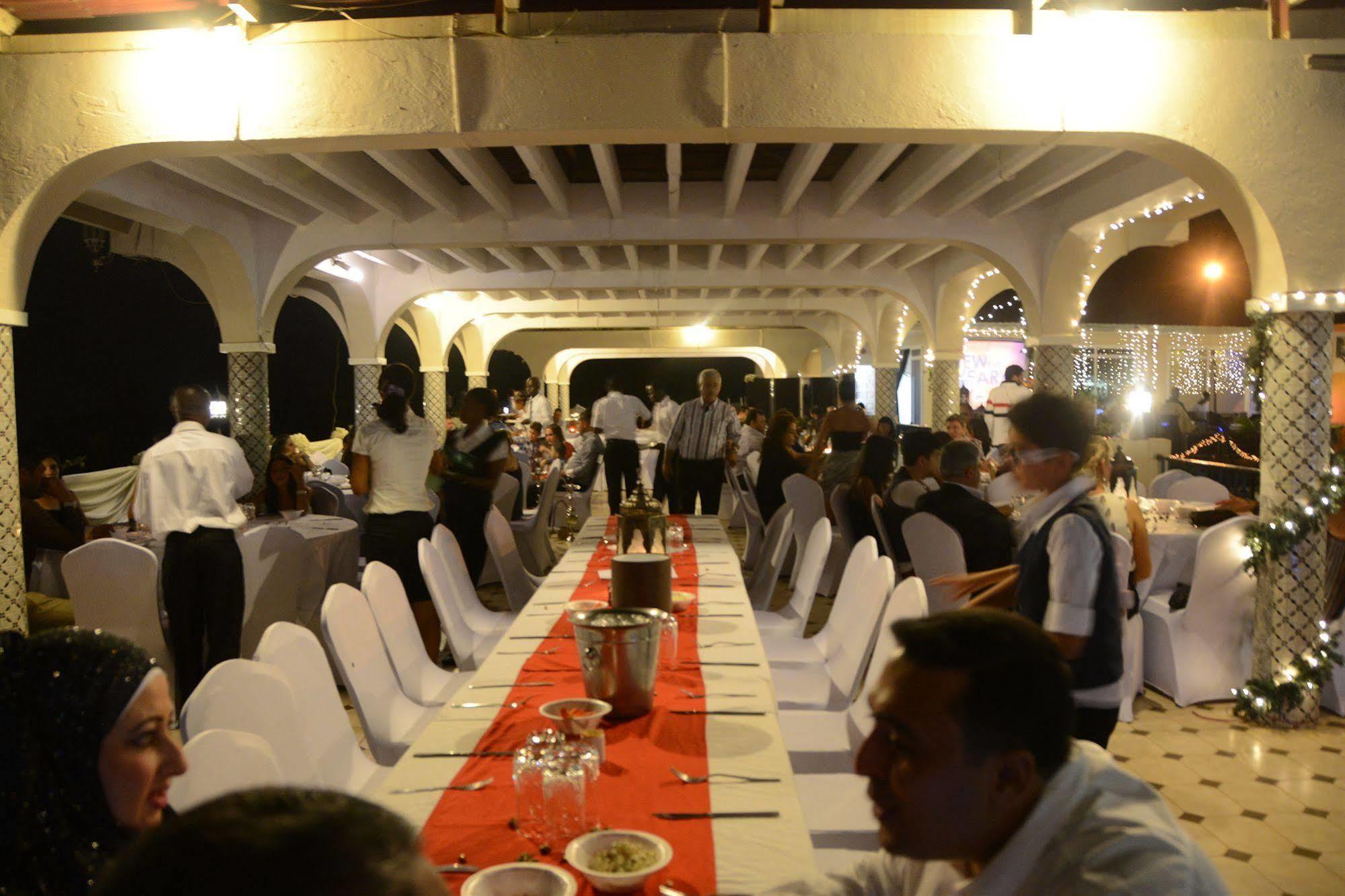 The Country Lodge Hotel Freetown Dış mekan fotoğraf