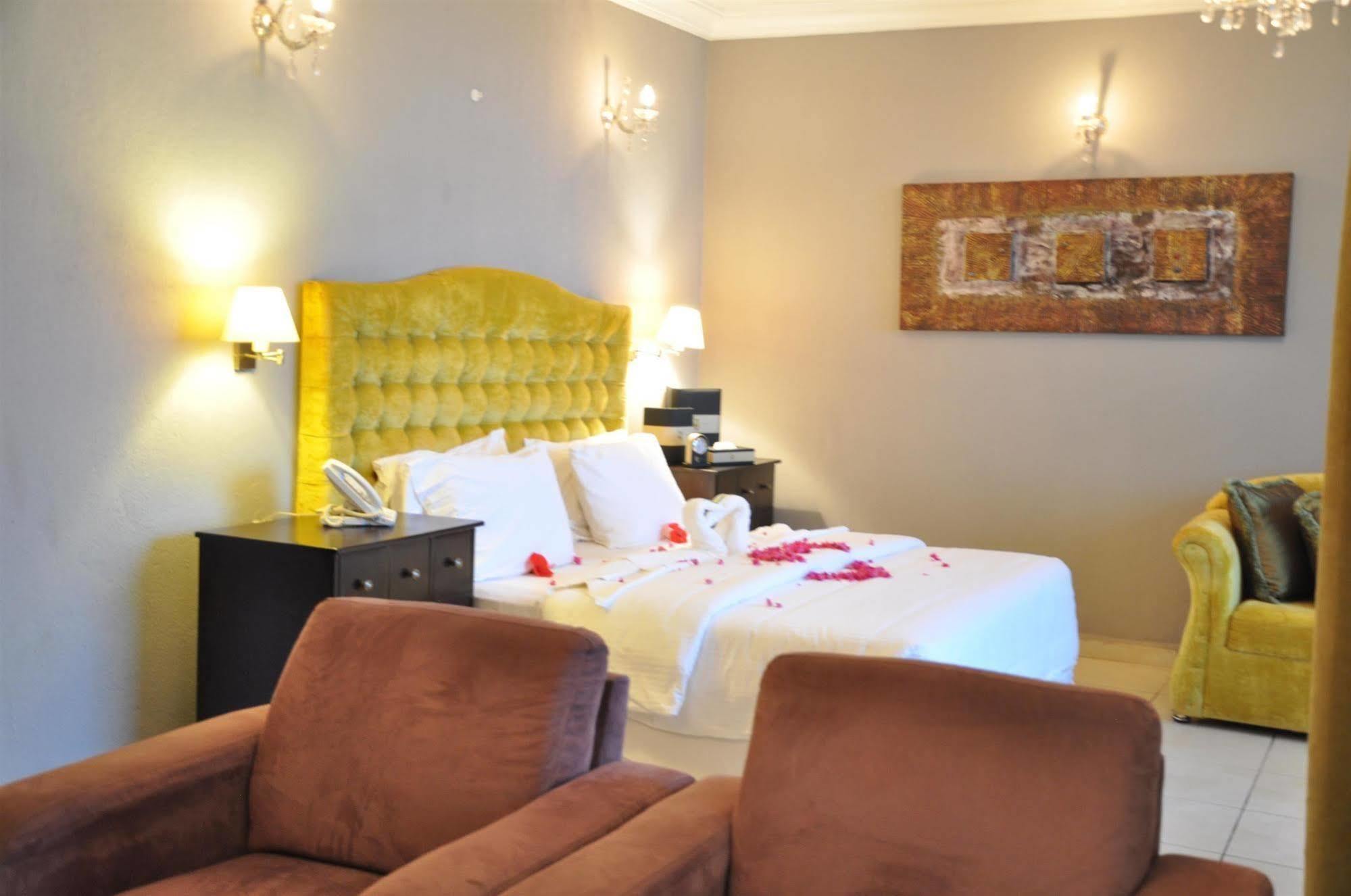 The Country Lodge Hotel Freetown Dış mekan fotoğraf