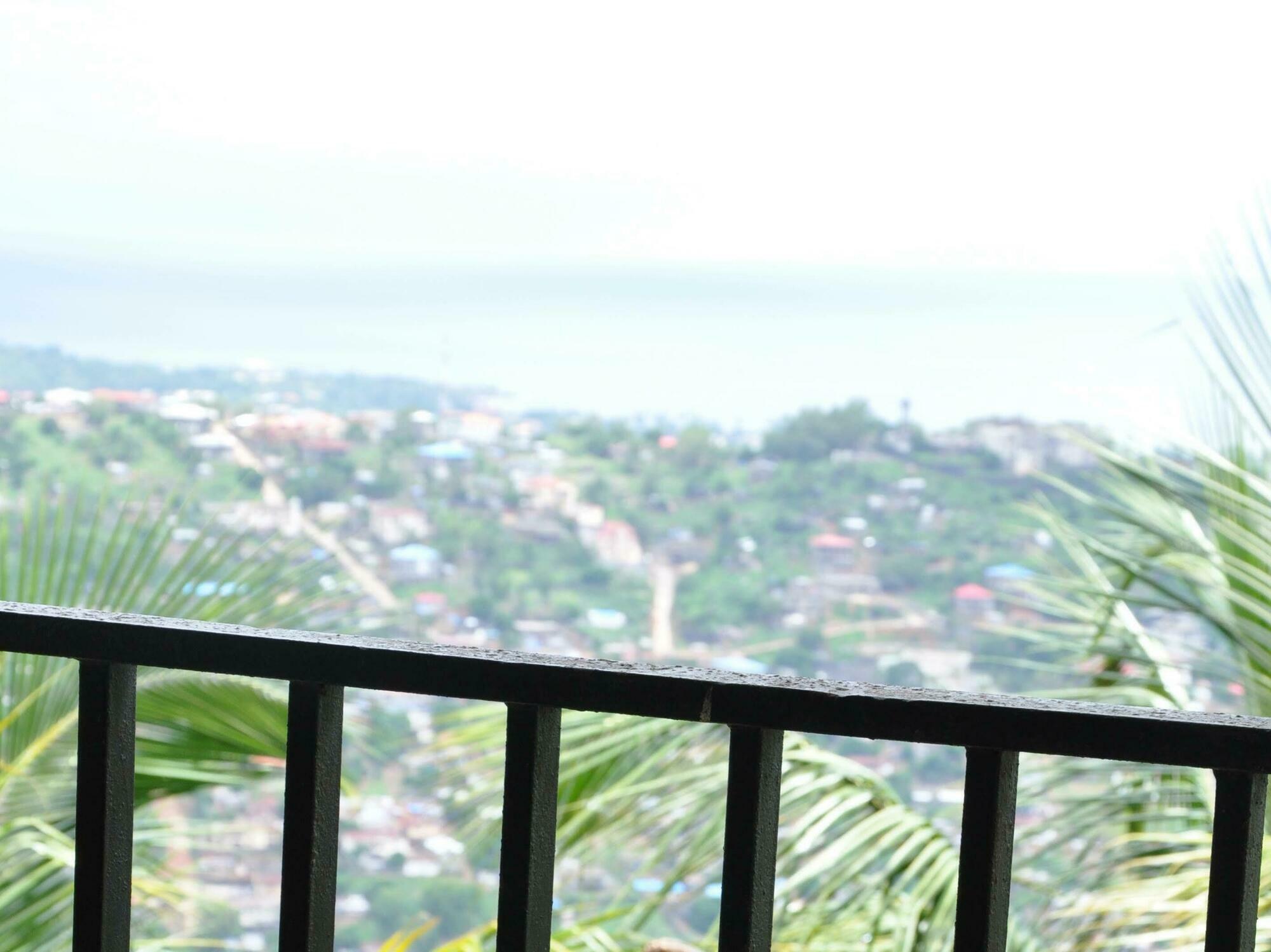 The Country Lodge Hotel Freetown Dış mekan fotoğraf