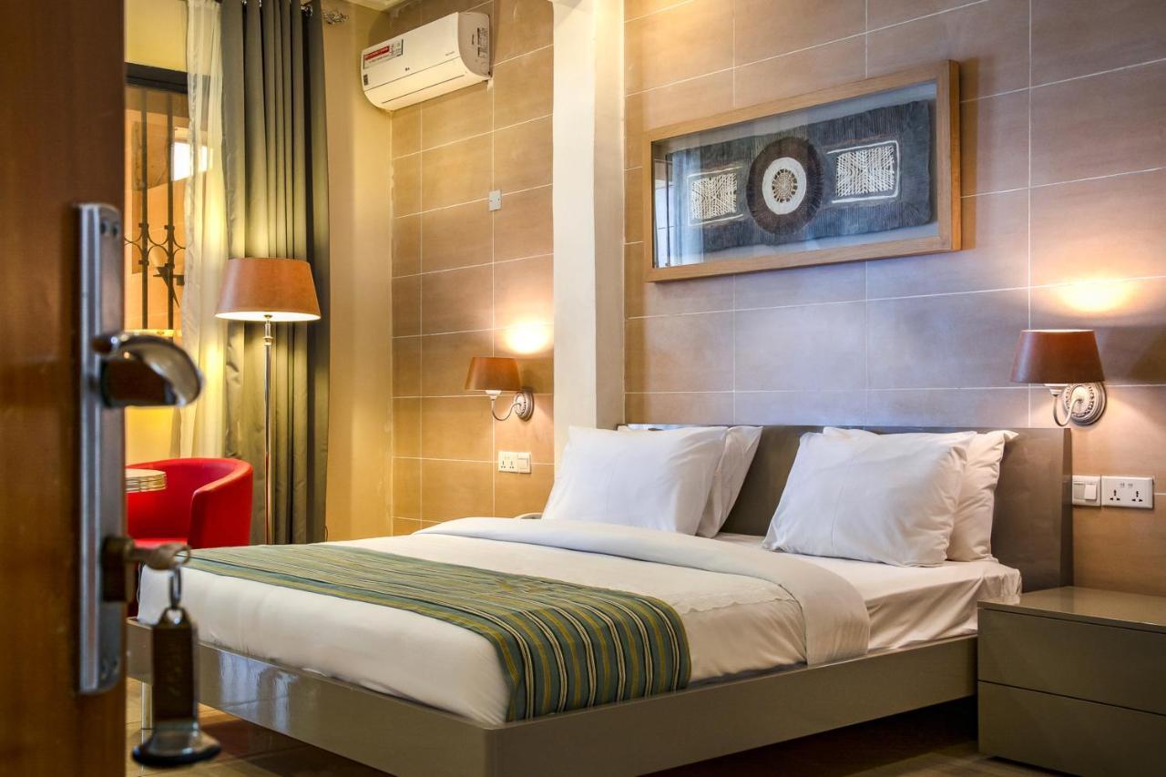 The Country Lodge Hotel Freetown Dış mekan fotoğraf