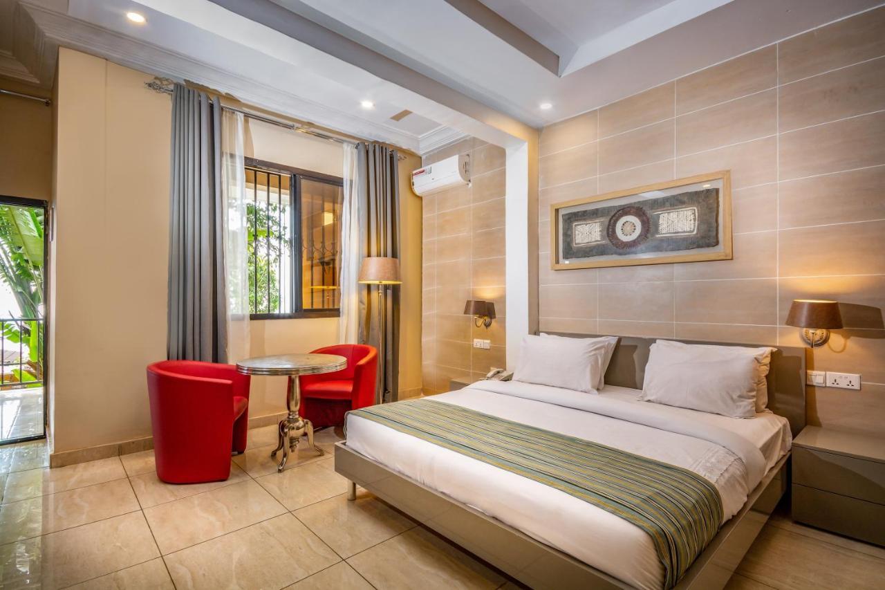 The Country Lodge Hotel Freetown Dış mekan fotoğraf