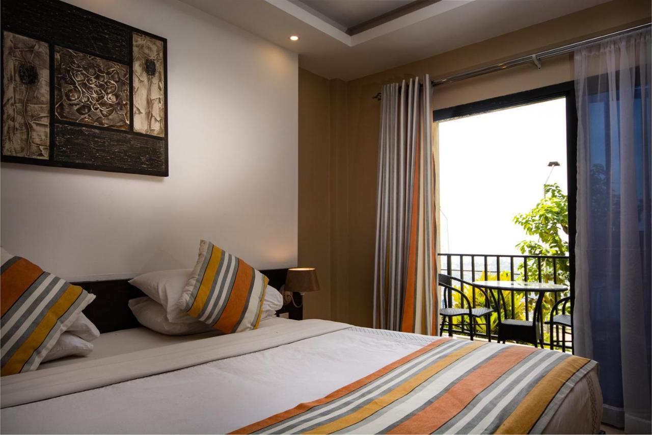 The Country Lodge Hotel Freetown Dış mekan fotoğraf