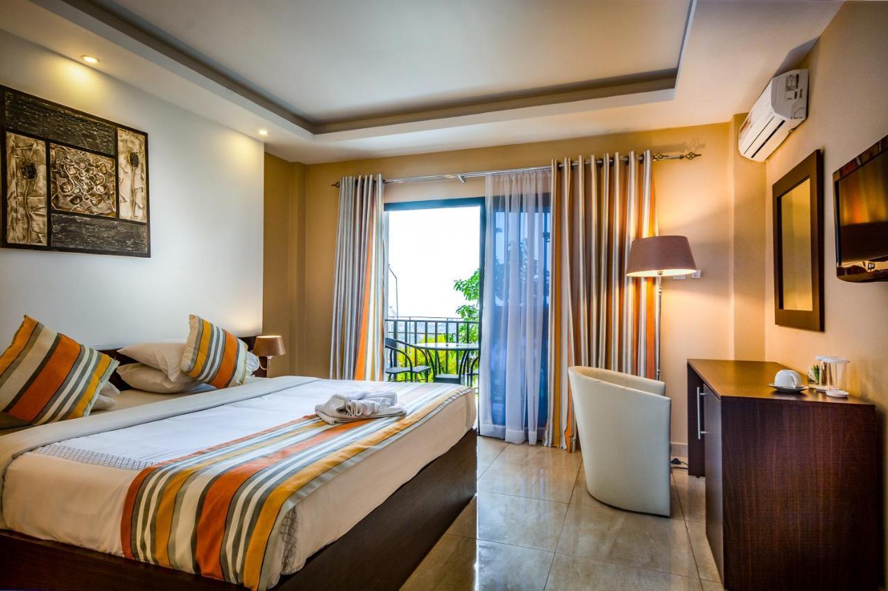 The Country Lodge Hotel Freetown Dış mekan fotoğraf